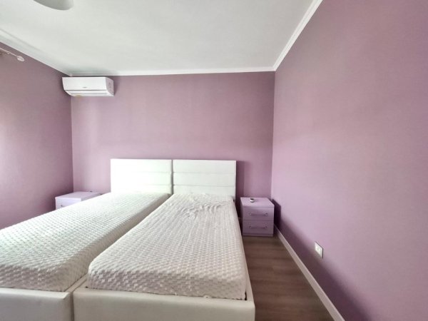 Tirane, jepet me qera apartament 2+1+Ballkon Kati 11, 105 m² 700 € (Rr.Tish dahia - Te Lulishtja)