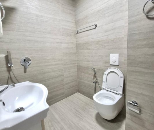 Tirane, jepet me qera apartament 2+1+Ballkon Kati 11, 105 m² 700 € (Rr.Tish dahia - Te Lulishtja)