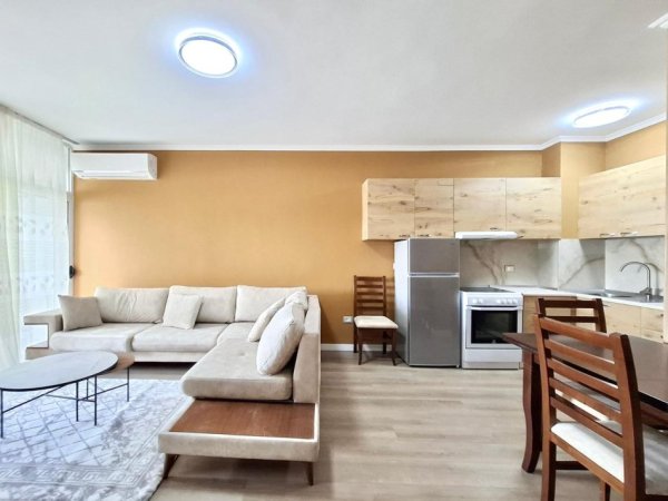 Tirane, jepet me qera apartament 2+1+Ballkon Kati 11, 105 m² 700 € (Rr.Tish dahia - Te Lulishtja)