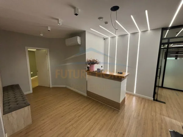 Tirane, jap me qera ambjent biznesi Kati 2, 318 m² 4.000 € (Rruga Bardhok Biba)