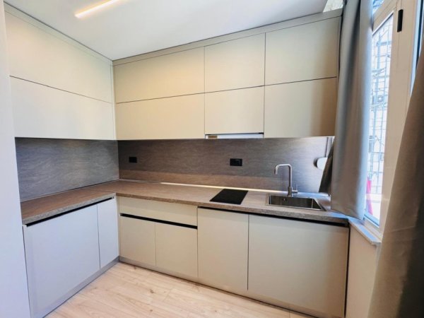 Tirane, jepet me qera garsonier , 128 m² 1.900 € (Qender)