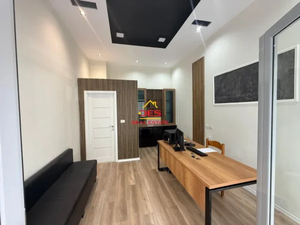 Vlore, shitet ambjent biznesi Kati 0, 23 m² 68.000 € (Rruga Gjergj Kastrioti)