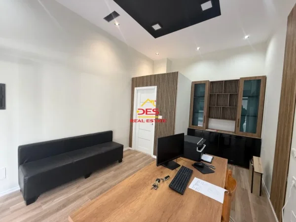 Vlore, shitet ambjent biznesi Kati 0, 23 m² 68.000 € (Rruga Gjergj Kastrioti)