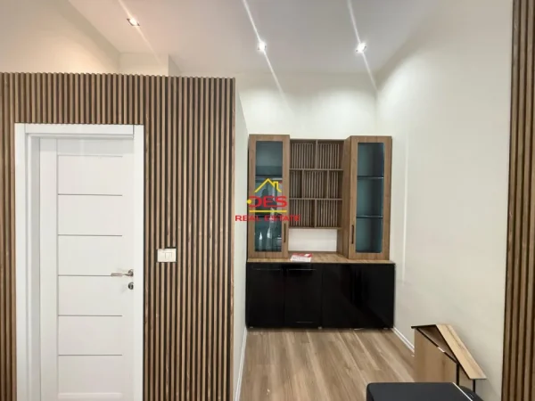 Vlore, shitet ambjent biznesi Kati 0, 23 m² 68.000 € (Rruga Gjergj Kastrioti)