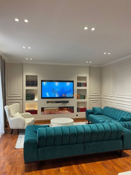 Tirane, jap me qera apartament 2+1+Ballkon Kati 9, 240 m² 1.600 € (Myslym Shyri, Rruga Islam Alla)