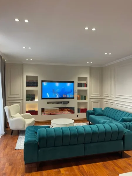 Tirane, jap me qera apartament 2+1+Ballkon Kati 9, 240 m² 1.600 € (Myslym Shyri, Rruga Islam Alla)