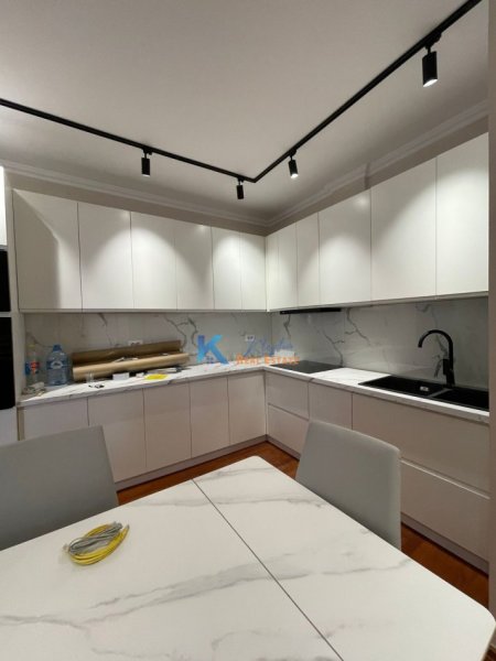 Tirane, jap me qera apartament 2+1+Ballkon Kati 9, 240 m² 1.600 € (Myslym Shyri, Rruga Islam Alla)