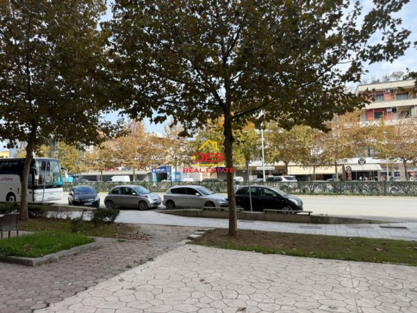 Vlore, shitet ambjent biznesi Kati 0, 23 m² 68.000 € (Rruga Gjergj Kastrioti)