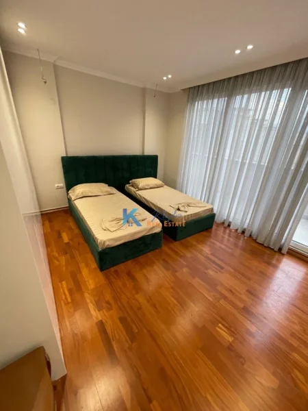 Tirane, jap me qera apartament 2+1+Ballkon Kati 9, 240 m² 1.600 € (Myslym Shyri, Rruga Islam Alla)