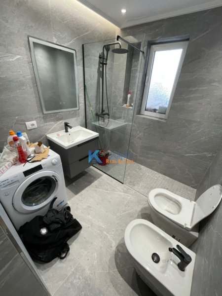 Tirane, jap me qera apartament 2+1+Ballkon Kati 9, 240 m² 1.600 € (Myslym Shyri, Rruga Islam Alla)