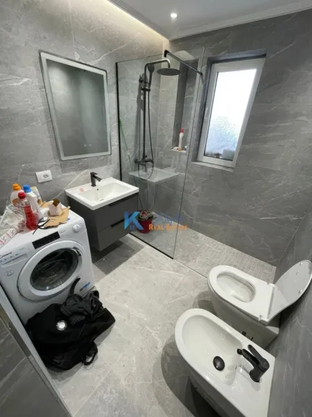 Tirane, jap me qera apartament 2+1+Ballkon Kati 9, 240 m² 1.600 € (Myslym Shyri, Rruga Islam Alla)