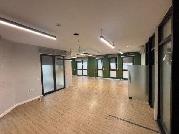 Tirane, jepet me qera zyre Kati 2, 315 m² 4.000 € (RRUGA BARDHOK BIBA)