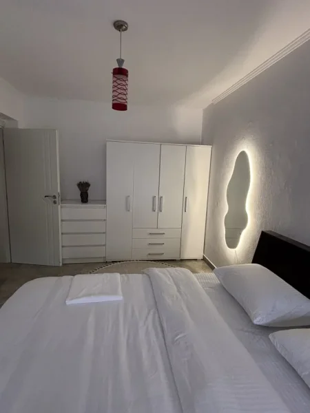 Tirane, jepet me qera apartament 2+1 Kati 3, 80 m² 800 € (Ali demi)