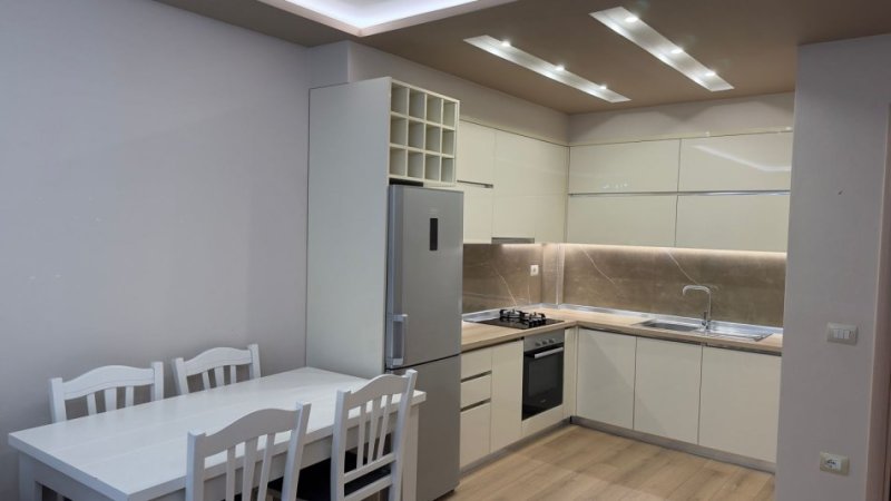 Tirane, jepet me qera apartament 1+1 Kati 3, 60 m² 550 € 