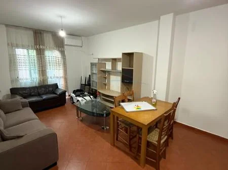 Tirane, jepet me qera apartament 2+1 Kati 2, 85 m² 500 € 