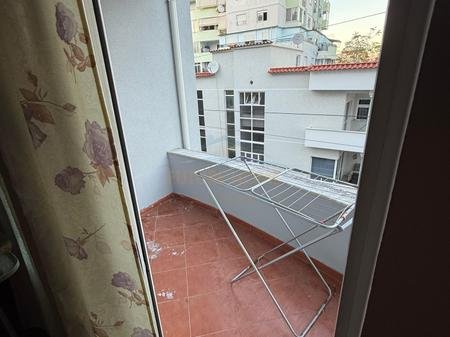 Tirane, jepet me qera apartament 2+1 Kati 2, 85 m² 500 € 
