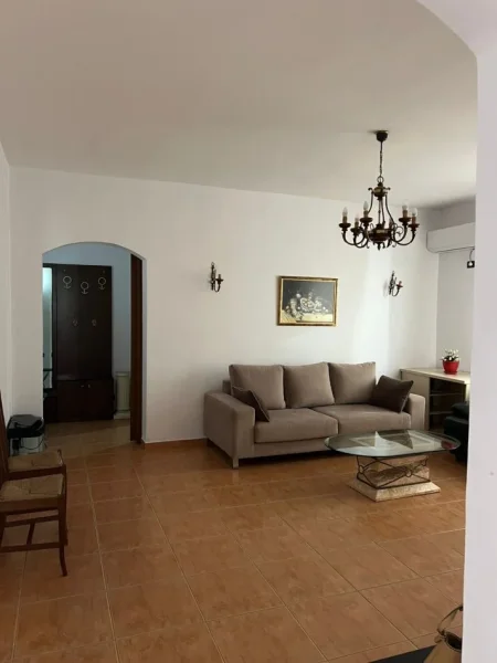 Tirane, jepet me qera apartament 2+1+Ballkon Kati 5, 70 m² 550 € (rruga siri kodra)