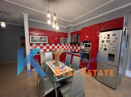 Tirane, jap me qera apartament 2+1+Ballkon Kati 5, 117 m² 600 € (Kodra e Diellit, afer market Aldi)