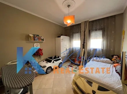 Tirane, jap me qera apartament 2+1+Ballkon Kati 5, 117 m² 600 € (Kodra e Diellit, afer market Aldi)