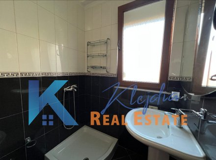 Tirane, jap me qera apartament 2+1+Ballkon Kati 5, 117 m² 600 € (Kodra e Diellit, afer market Aldi)