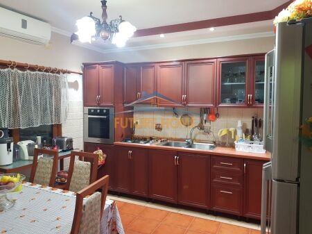 Tirane, shitet Vile , 144 m² 320.000 € 