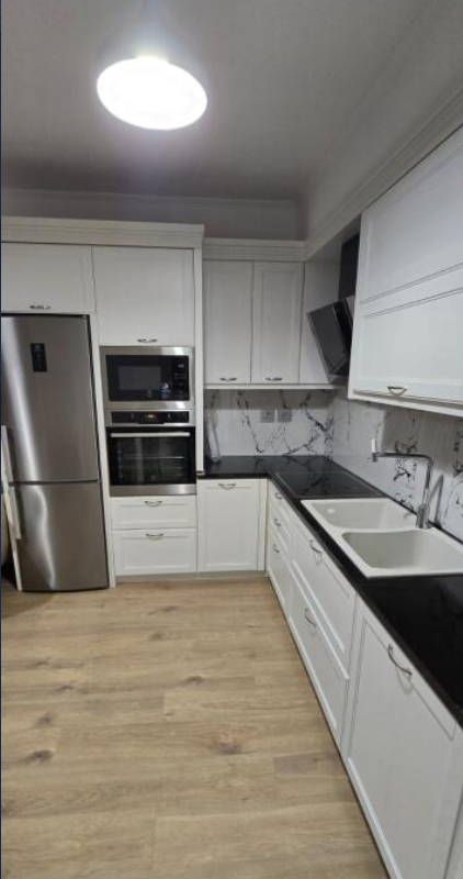 Jepet me Qira Apartament 2+1 i mobiluar ne Komunen e Parisit, 700 €uro