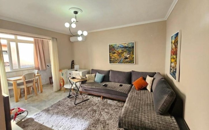 Tirane, jepet me qera apartament 1+1 Kati 2, 62 m² 550 € (brryli)