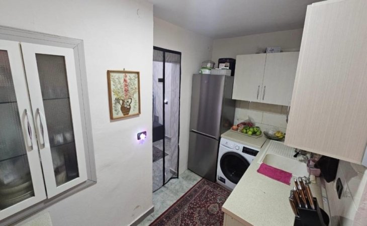 Tirane, jepet me qera apartament 1+1 Kati 2, 62 m² 550 € (brryli)