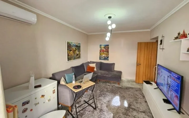 Tirane, jepet me qera apartament 1+1 Kati 2, 62 m² 550 € (brryli)