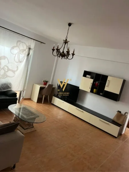 Tirane, jepet me qera apartament 1+1+Ballkon Kati 5, 67 m² 550 € (STACIONI I TRENIT)