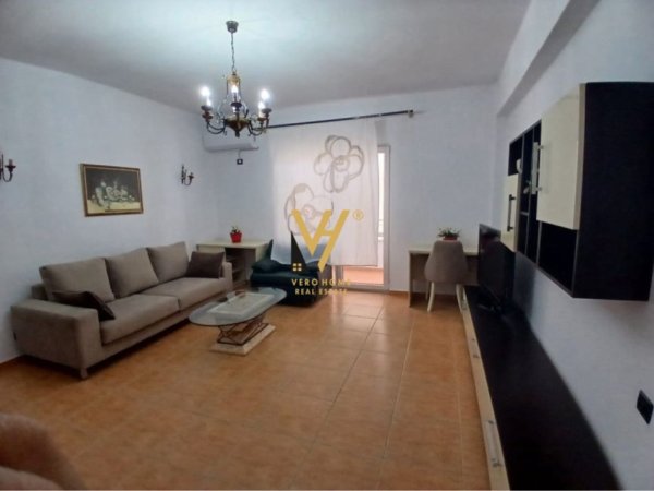 Tirane, jepet me qera apartament 1+1+Ballkon Kati 5, 67 m² 550 € (STACIONI I TRENIT)
