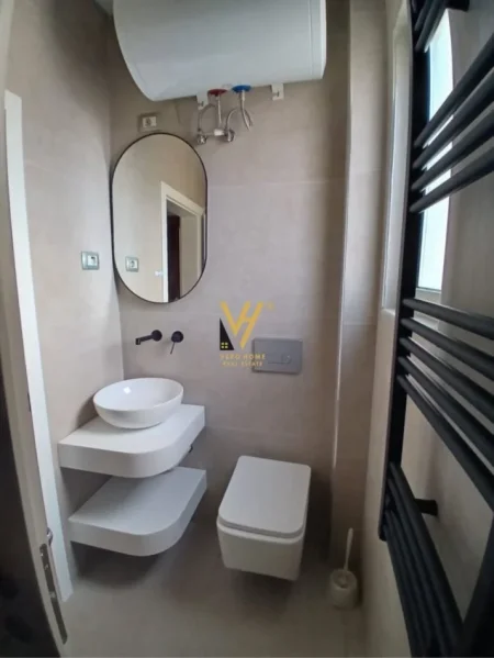 Tirane, jepet me qera apartament 1+1+Ballkon Kati 5, 67 m² 550 € (STACIONI I TRENIT)