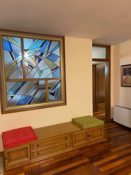 Tirane, jepet me qera apartament 3+1 Kati 5, 1.400 € 