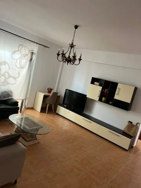 Tirane, jepet me qera apartament 1+1 Kati 5, 67 m² 550 € (stacioni i trenit)