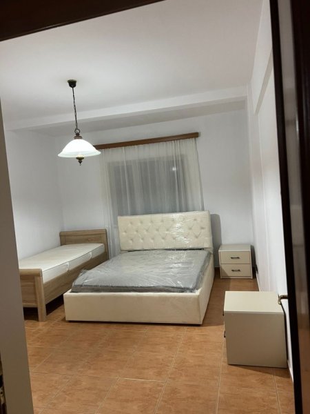 Tirane, jepet me qera apartament 1+1 Kati 5, 67 m² 550 € (stacioni i trenit)