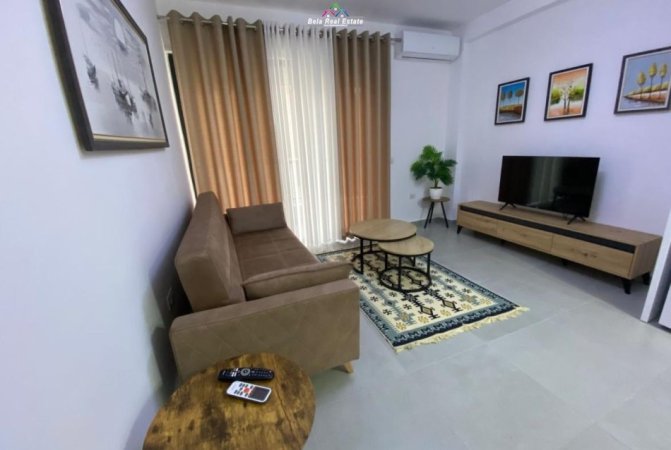 Tirane, jepet me qera apartament 1+1+Ballkon Kati 1, 73 m² 750 € (Rruga e Durresit)