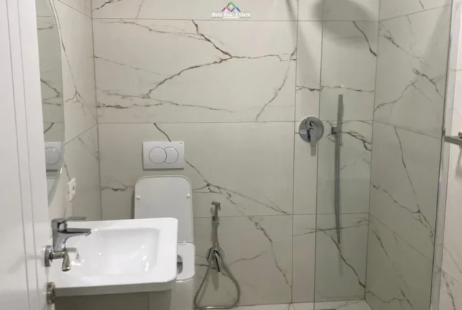 Tirane, jepet me qera apartament 1+1+Ballkon Kati 1, 73 m² 750 € (Rruga e Durresit)