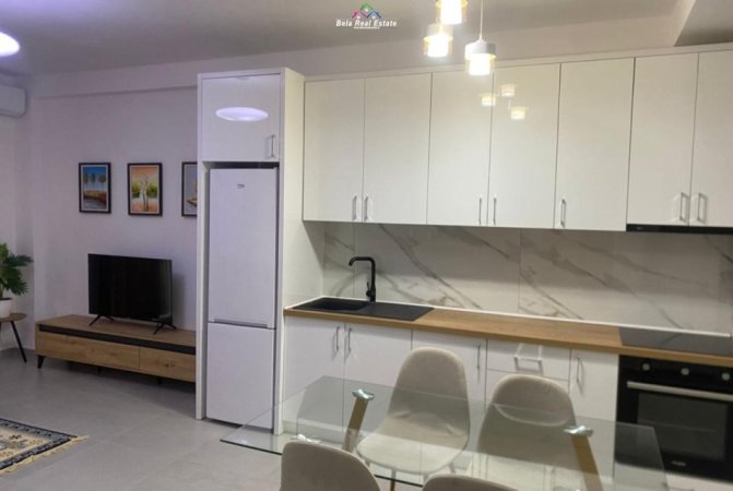 Tirane, jepet me qera apartament 1+1+Ballkon Kati 1, 73 m² 750 € (Rruga e Durresit)