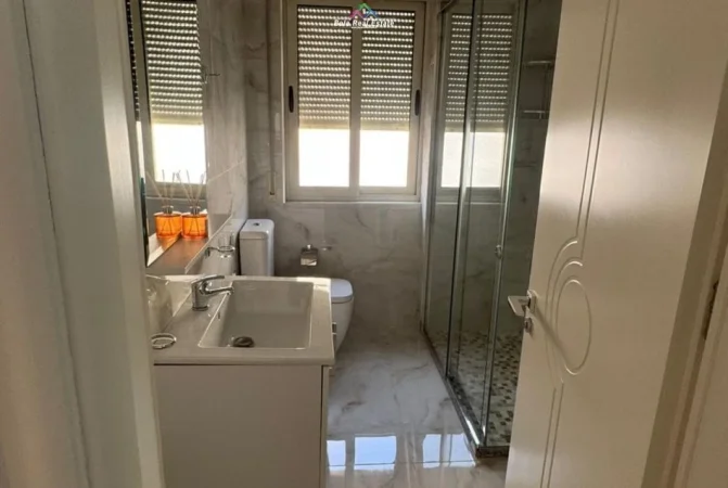Tirane, jepet me qera apartament 1+1+Ballkon Kati 5, 73 m² 600 € (Vizion Plus)