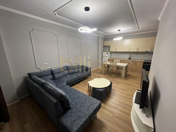 Tirane, shitet apartament 1+1+Ballkon Kati 5, 80 m² 