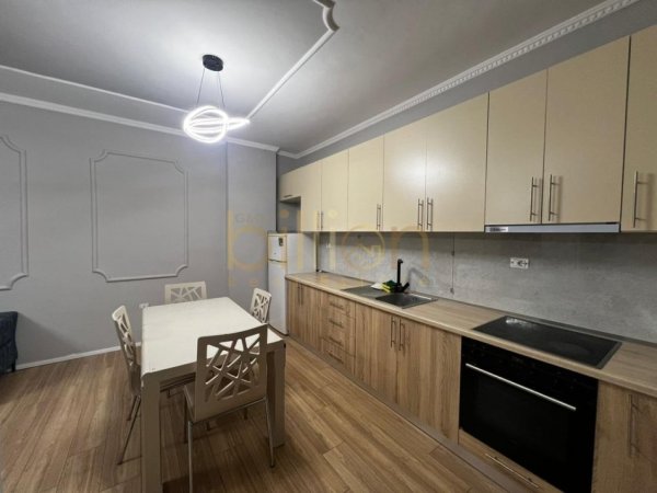 Tirane, shitet apartament 1+1+Ballkon Kati 5, 80 m² 
