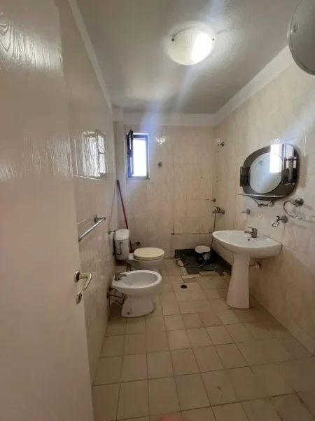 Tirane, shitet apartament 2+1+Ballkon , 81 m² 165.000 € (Ish Fusha e Aviacionit)
