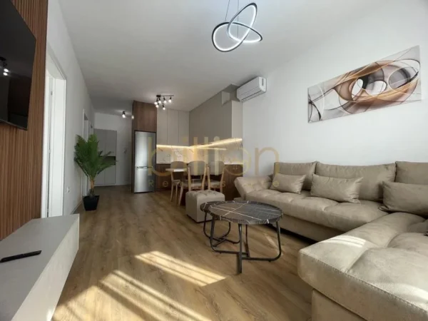 Tirane, jepet me qera apartament 1+1+Ballkon , 84 m² 1.000 € 