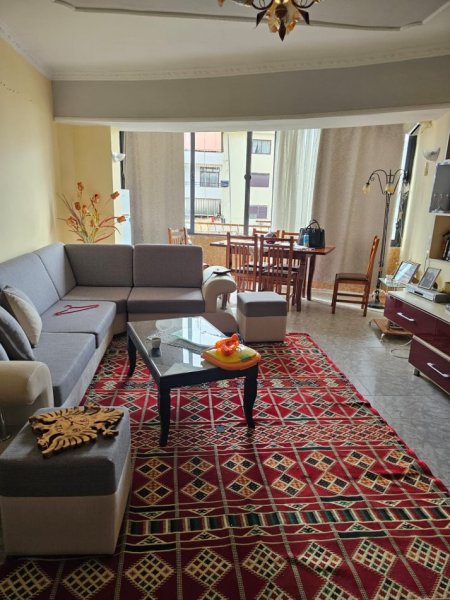 Durres, jepet me qera 2+1+Ballkon Kati 3, 85 m² 400 € (Rruga Pavarsia Durres)