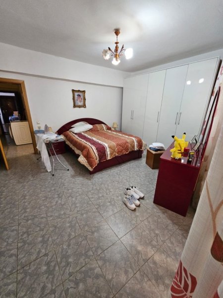 Durres, jepet me qera 2+1+Ballkon Kati 3, 85 m² 400 € (Rruga Pavarsia Durres)