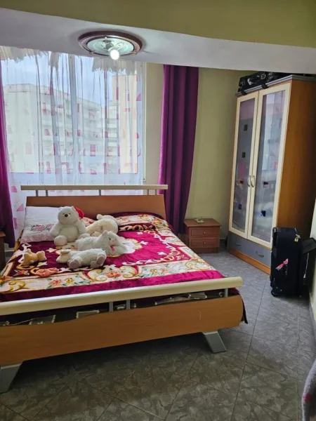 Durres, jepet me qera 2+1+Ballkon Kati 3, 85 m² 400 € (Rruga Pavarsia Durres)