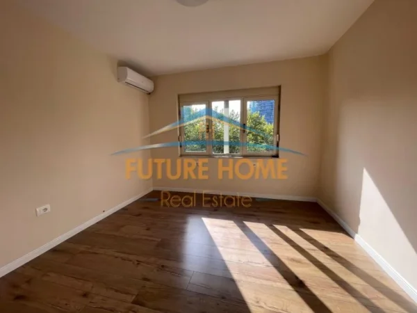 Tirane, jepet me qera zyre Kati 2, 74 m² 900 € (9 Kateshet)
