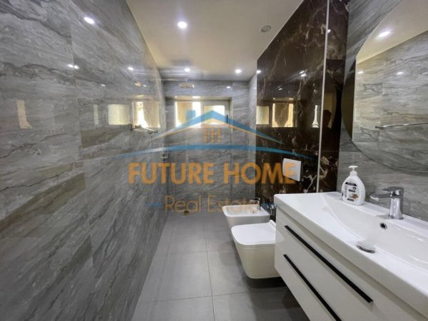 Tirane, jepet me qera zyre Kati 2, 74 m² 900 € (9 Kateshet)