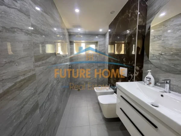 Tirane, jepet me qera zyre Kati 2, 74 m² 900 € (9 Kateshet)