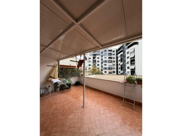 Tirane, jap me qera apartament 2+1+Ballkon Kati 2, 63 m² 500 € (UNAZA E RE)